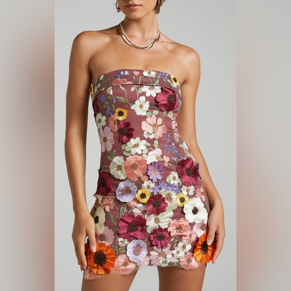 Showpo. WREN MINI DRESS - STRAPLESS BODYCON GARDEN FLOWERS DRESS IN BURGUNDY